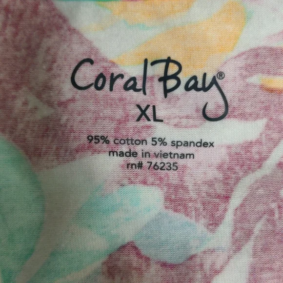 Coral Bay NWOT XL tropical tee, cotton/spandex, key hole detail, short sleeves - Picture 4 of 4